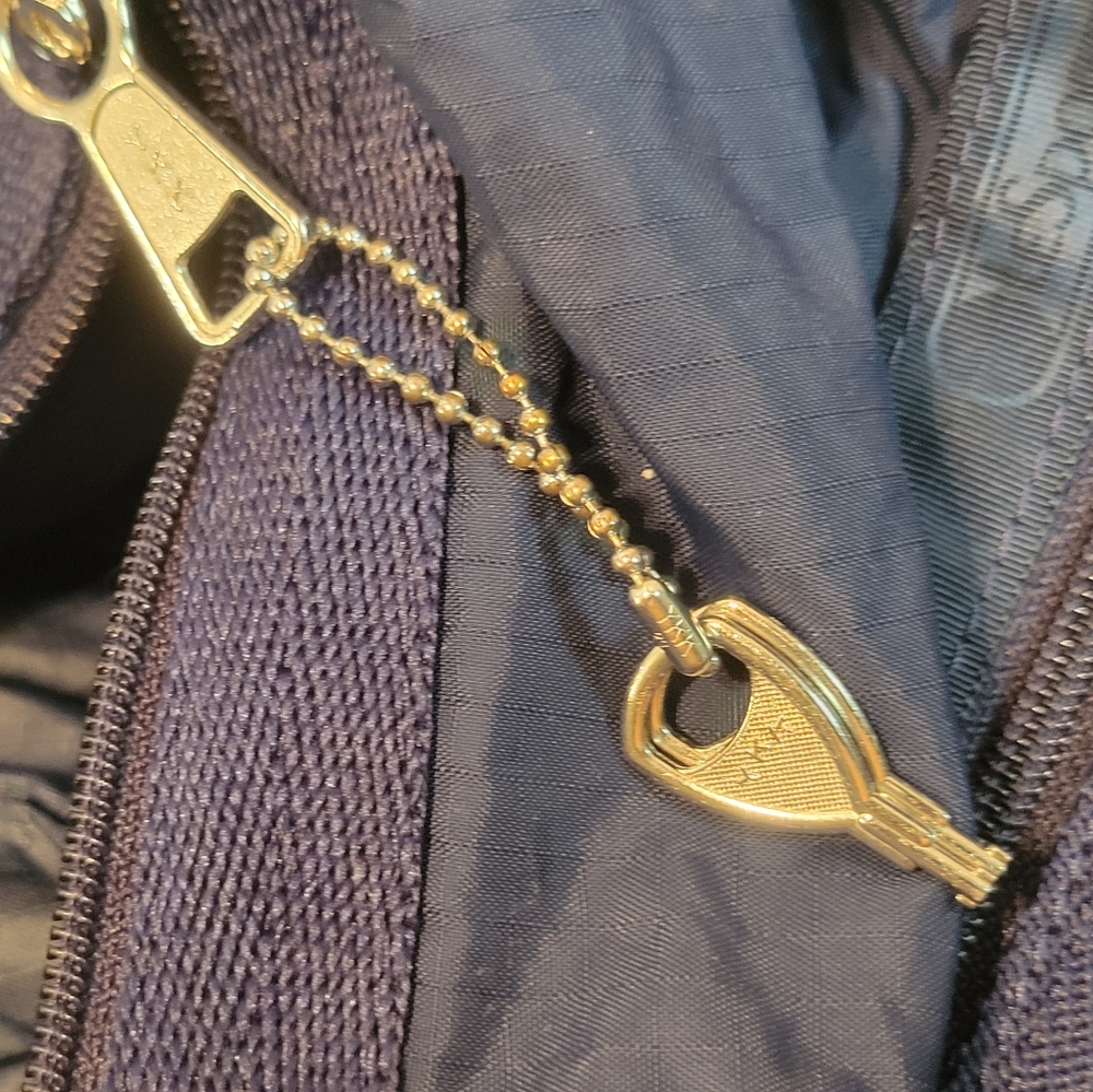 Lesportsac duffle bag. - Picture 13 of 14